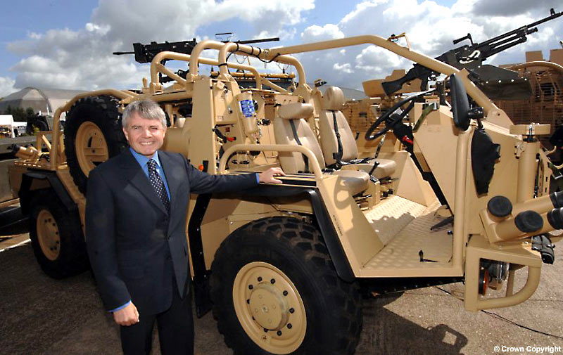 Illustration for article titled Halo-Style Three-soldier Attack Rover Kicks Hummer's Butt